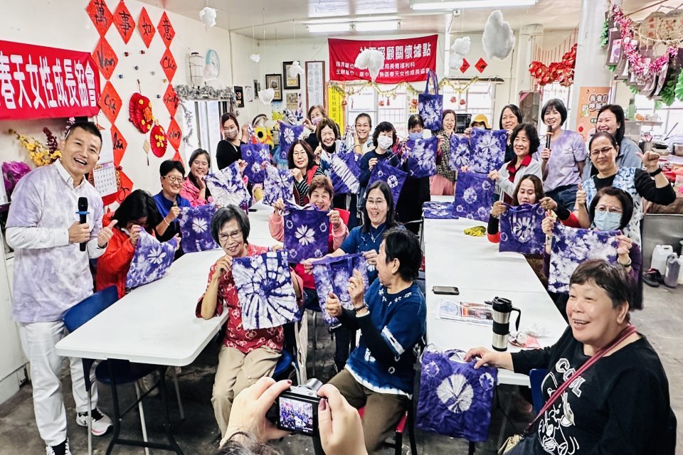 蝶豆花染環保布包成品亮相