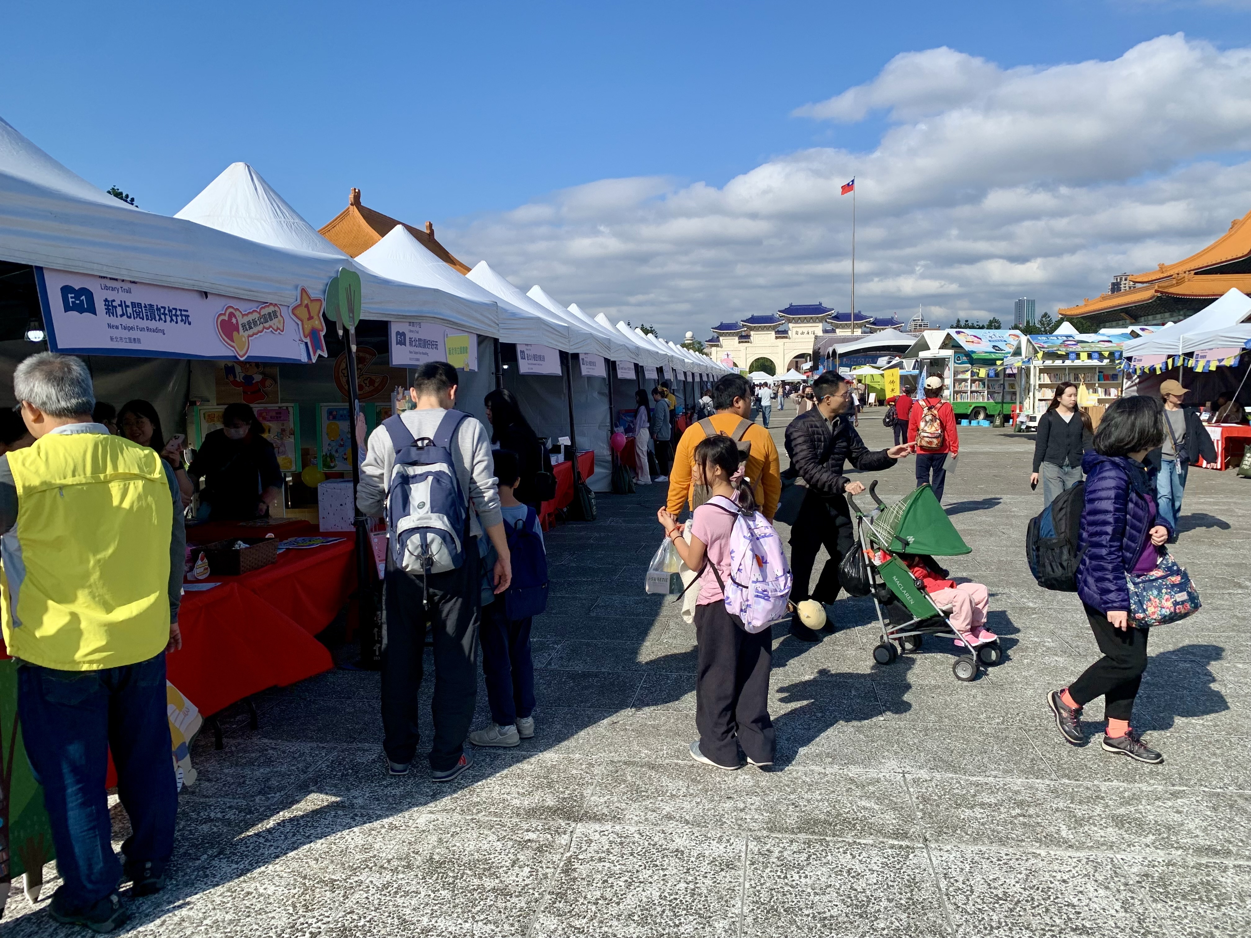 一年一度的「臺灣閱讀節」盛會——歡樂閱讀嘉年華，今（6日）明（7日）兩天在中正紀念堂園區熱鬧登場 (記者攝)