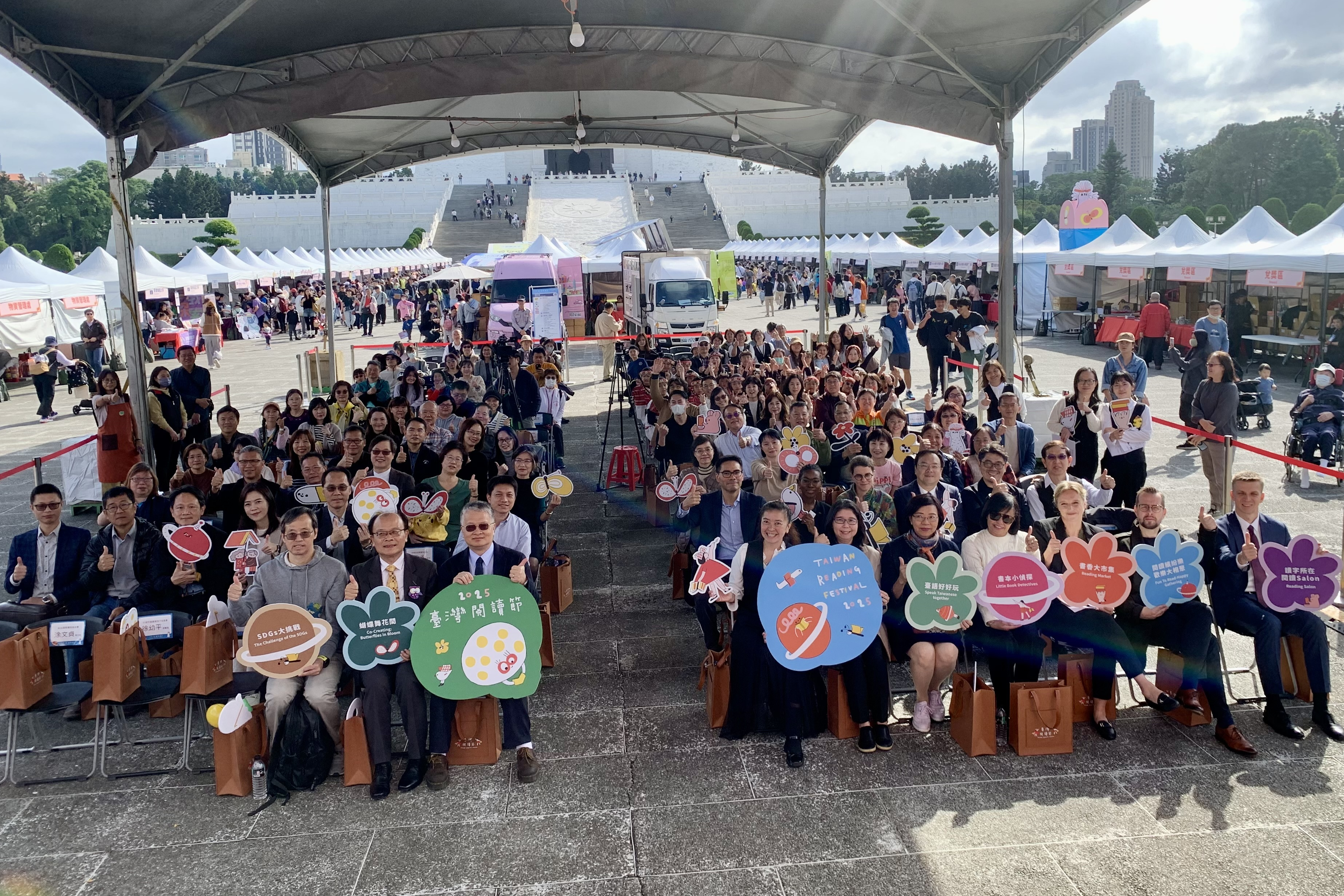 2025臺灣閱讀節大合影 (記者攝)