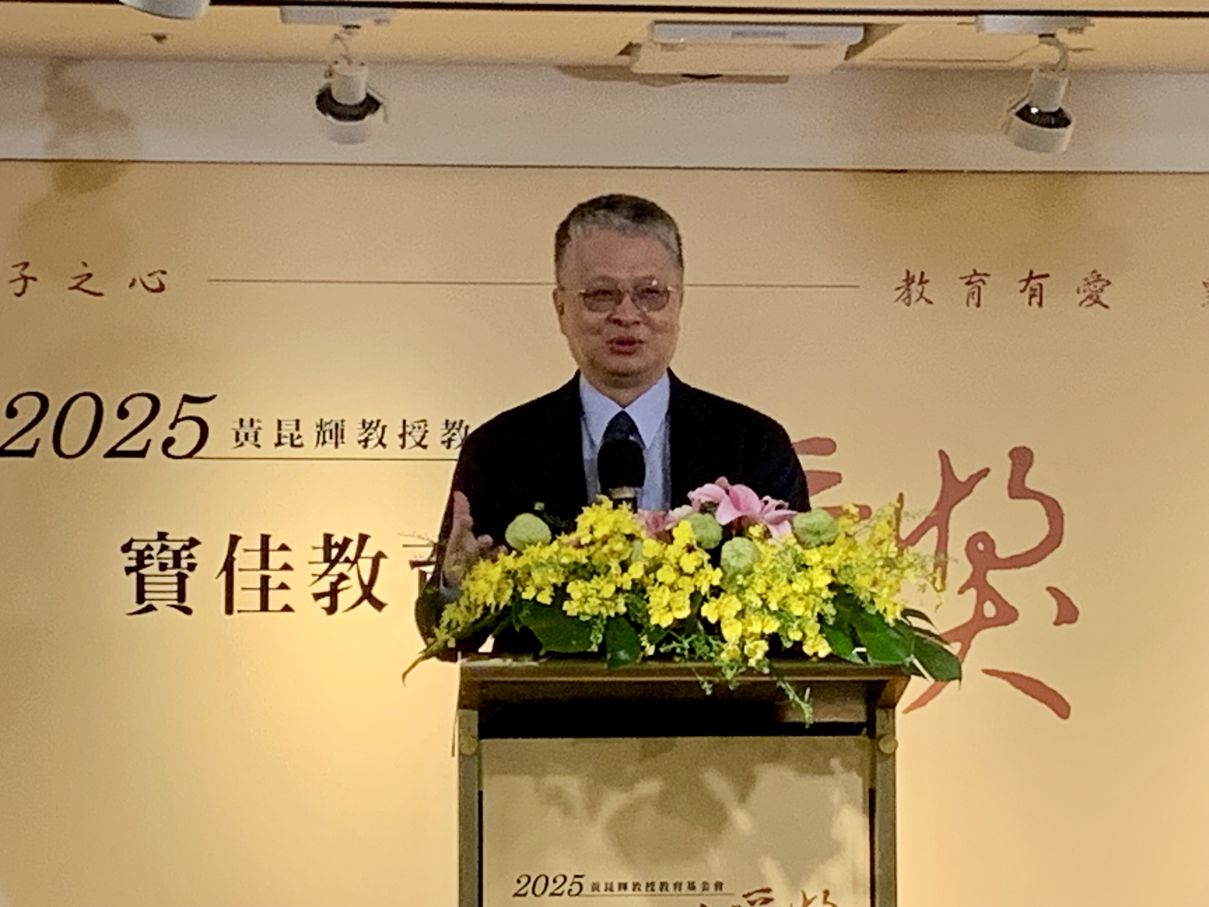 教育部政務次長劉國偉致詞 (記者攝)