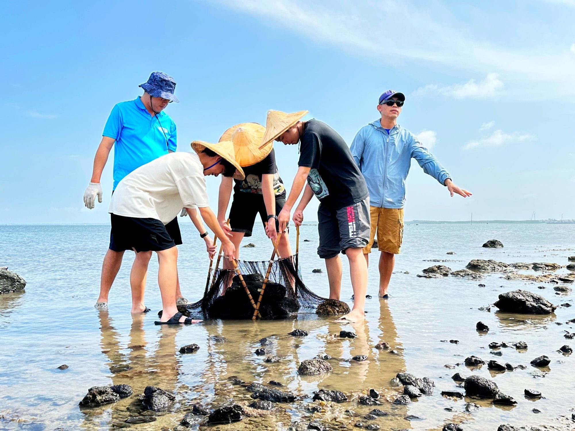 澎湖縣馬公國中-潮間帶體驗澎湖傳統「抱墩」捕魚
