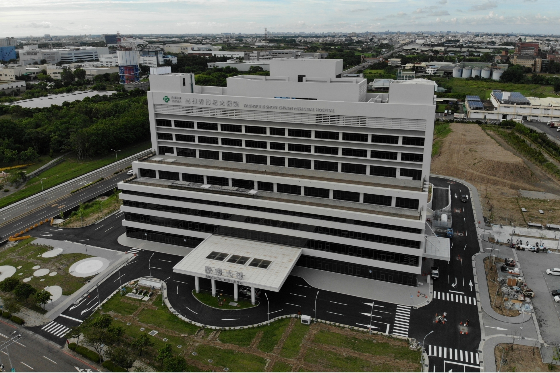 松暉營造將與微熱山丘日本設計師聯手打造的高級宴會廳，該公司捐出新臺幣一百萬元，以具體行動支持臺東大學校務推展與學子培育。