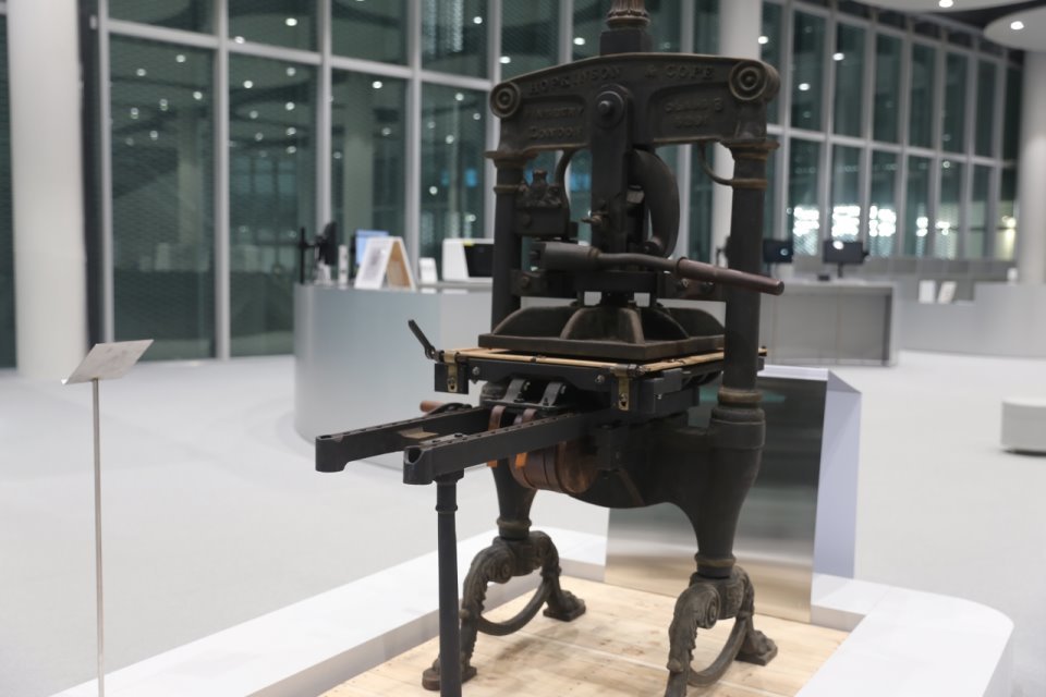 中市圖「世界的索引」展出國立科學工藝博物館十九世紀印刷機（圖:中市府提供）