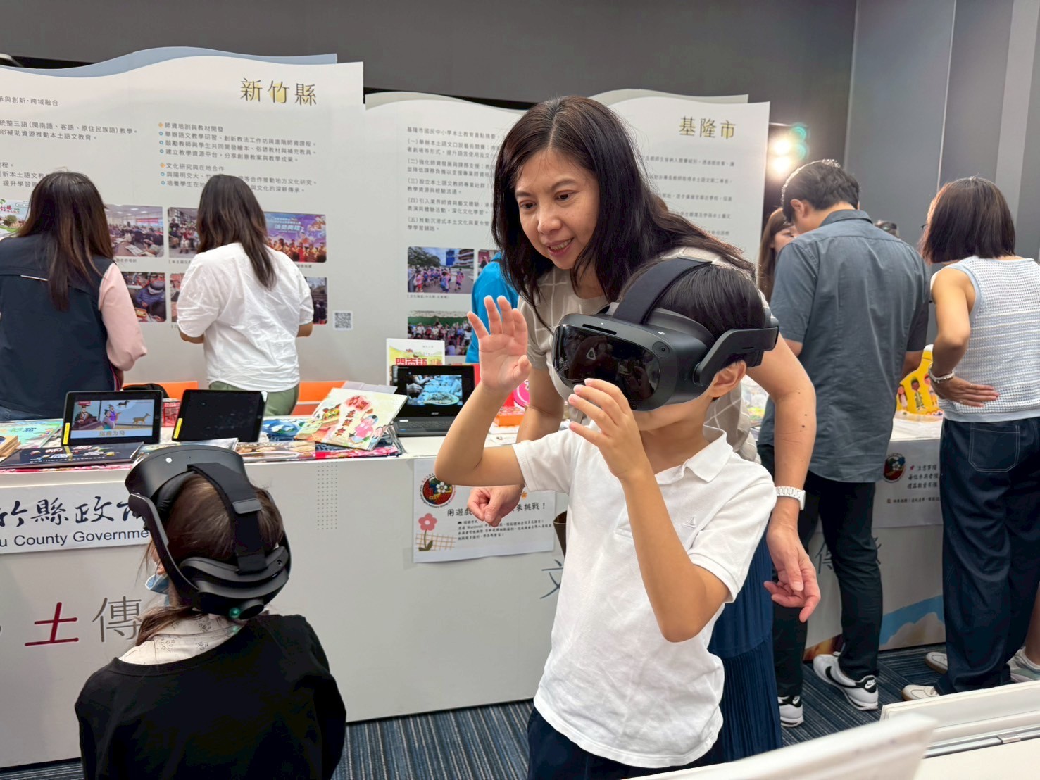 臺北市教育局在2025全國本土語文論壇展出「親近海洋」、「認識校園」兩套本土語文VR教材