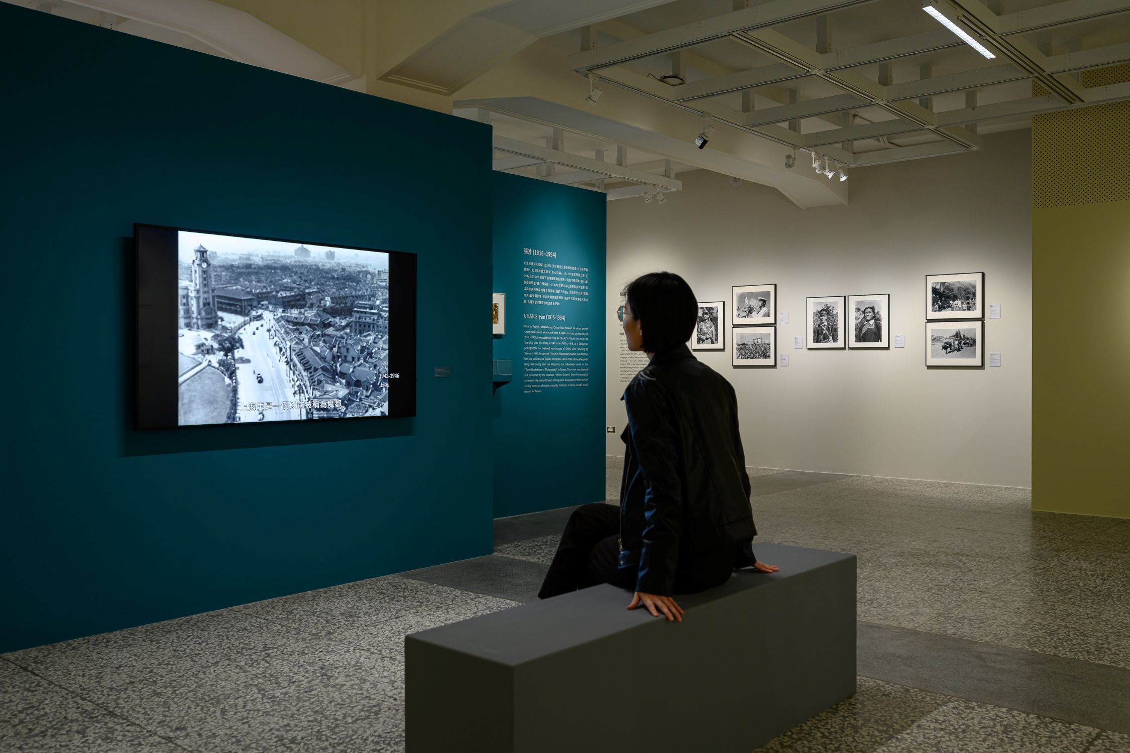 「雙城記事」子題於202展間播放張才紀錄片。攝影：ANPIS FOTO（王世邦）