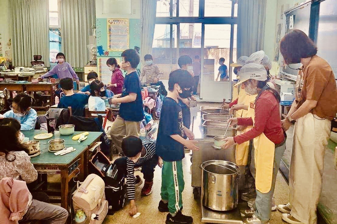 新民國小-導師指導打餐
