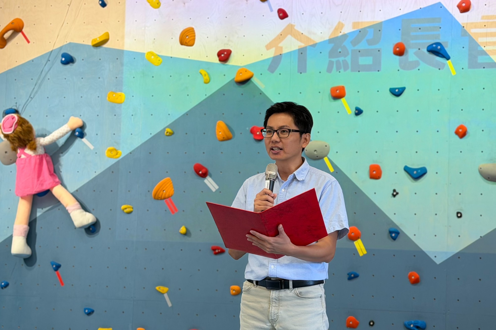 東特代理校長鄭復耀致詞，感謝各界協助，並希望各界也能更重視休閒運動空間的通用設計，讓所有人都能平等且充分的參與休閒運動。