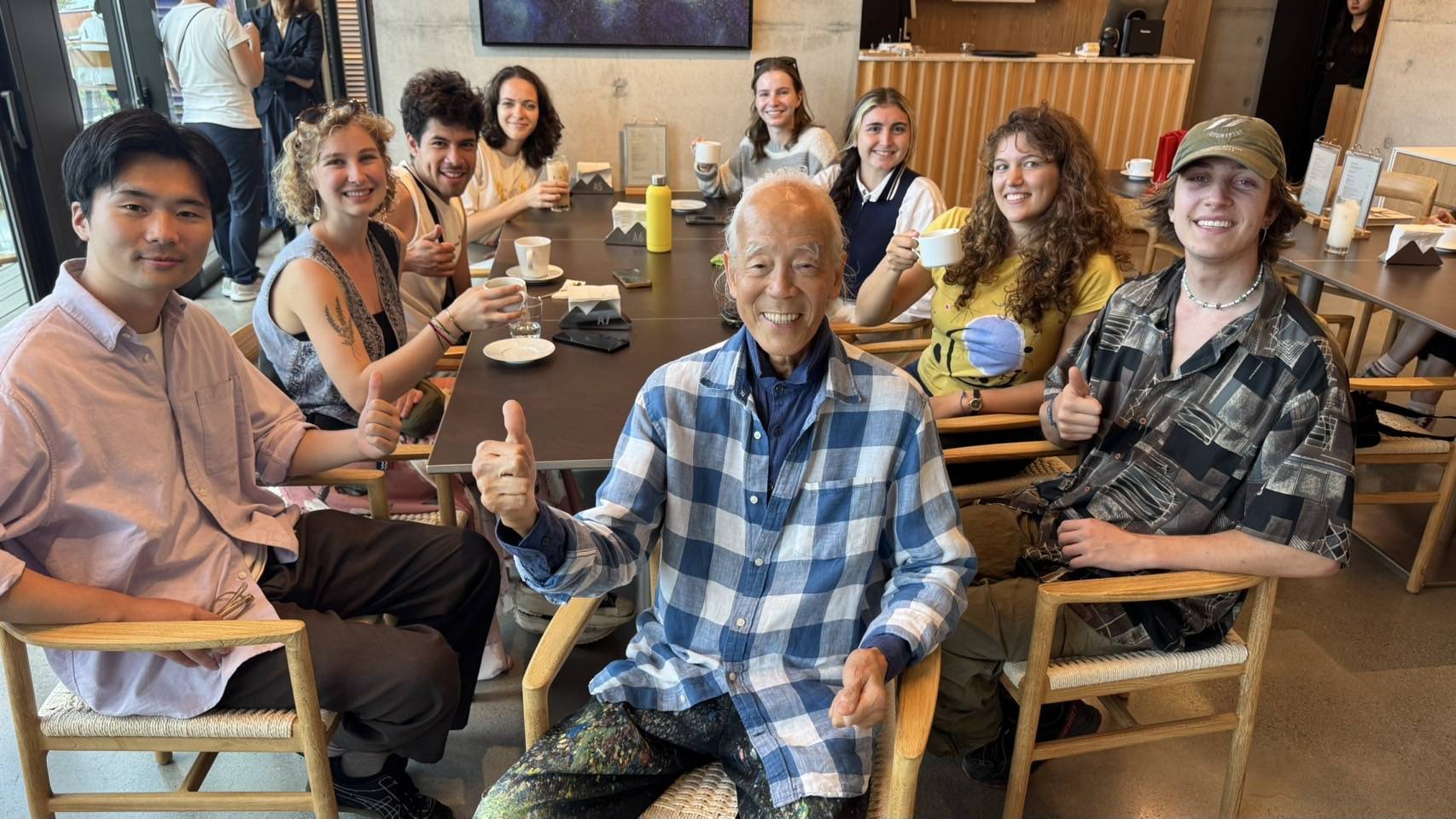 江賢二與國際學生親切座談 (基金會提供)