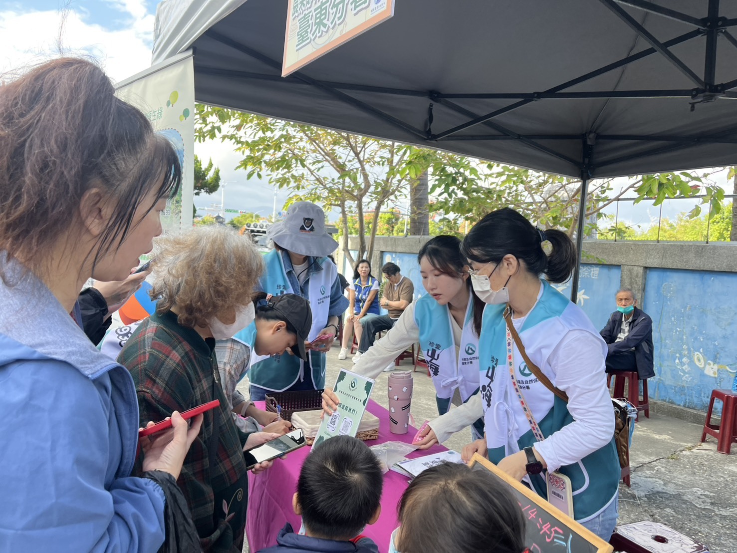 林業保育署臺東分署到電臺設攤進行宣導