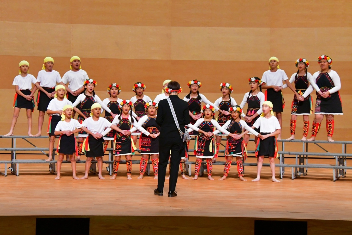 比賽中，有許多隊伍都穿著傳統服飾登場。