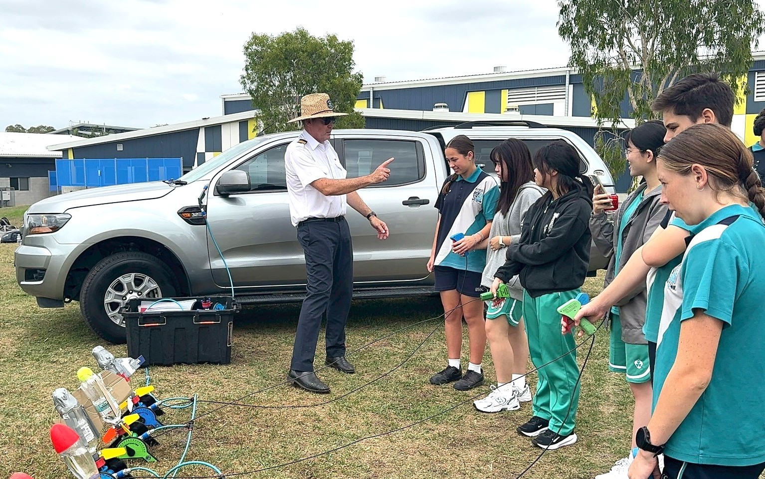 新北與澳洲昆士蘭打造STEAM課程雙向交流，與澳洲師生一起進行水火箭實驗