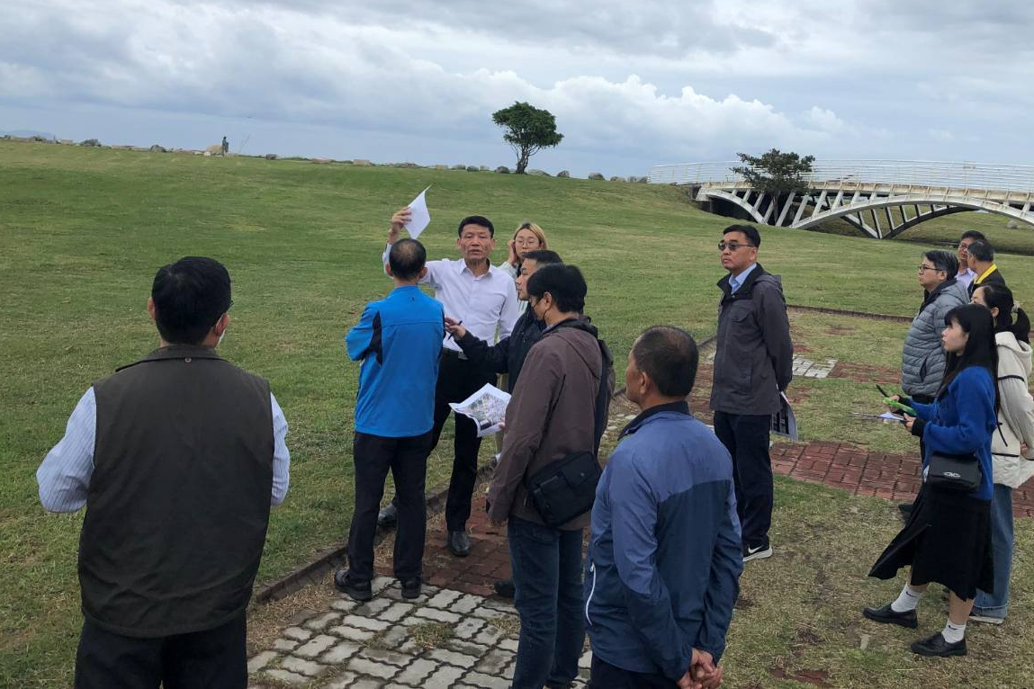 為應對下週即將登場的跨年晚會，臺東縣警察局局長蔡燕明親自率領臺東分局、交通隊、保安科等業務單位，會同縣政府主辦單位文化處實施現地會勘。