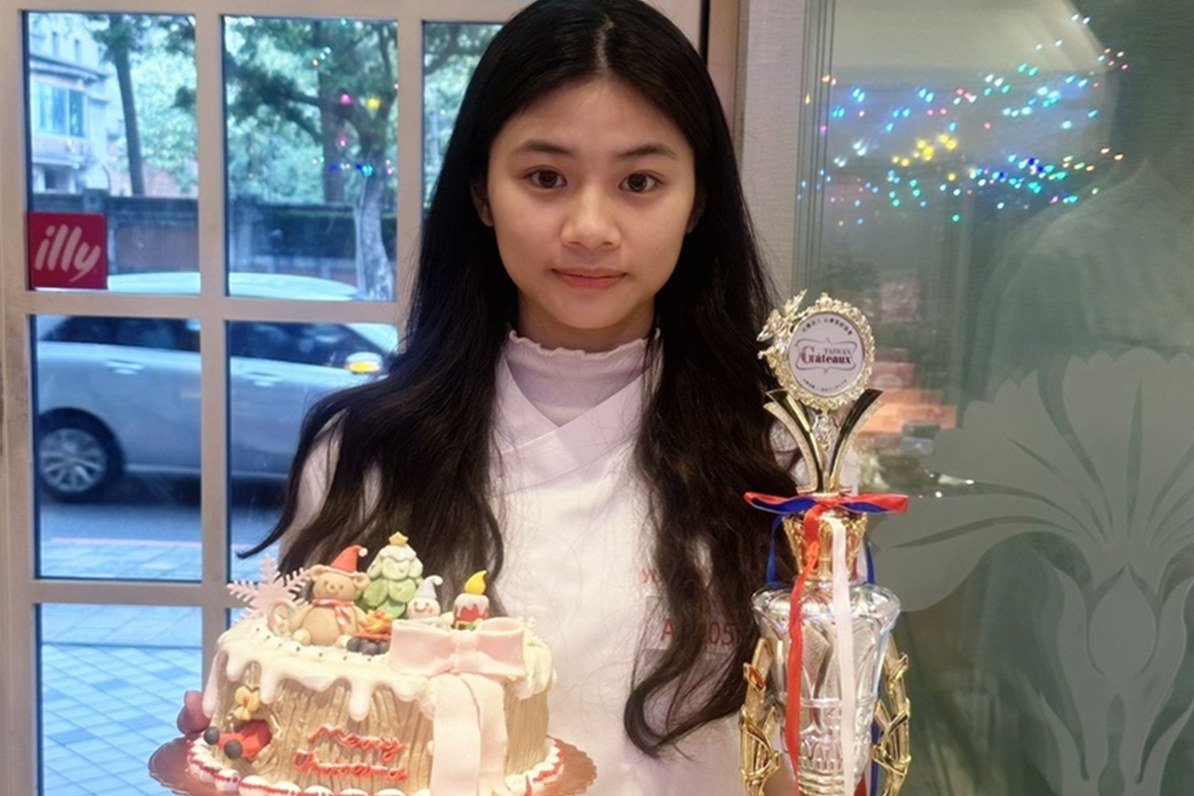 食科系學生吳培愉在鮮奶油蛋糕裝飾項目拿下冠軍及全場最高分。