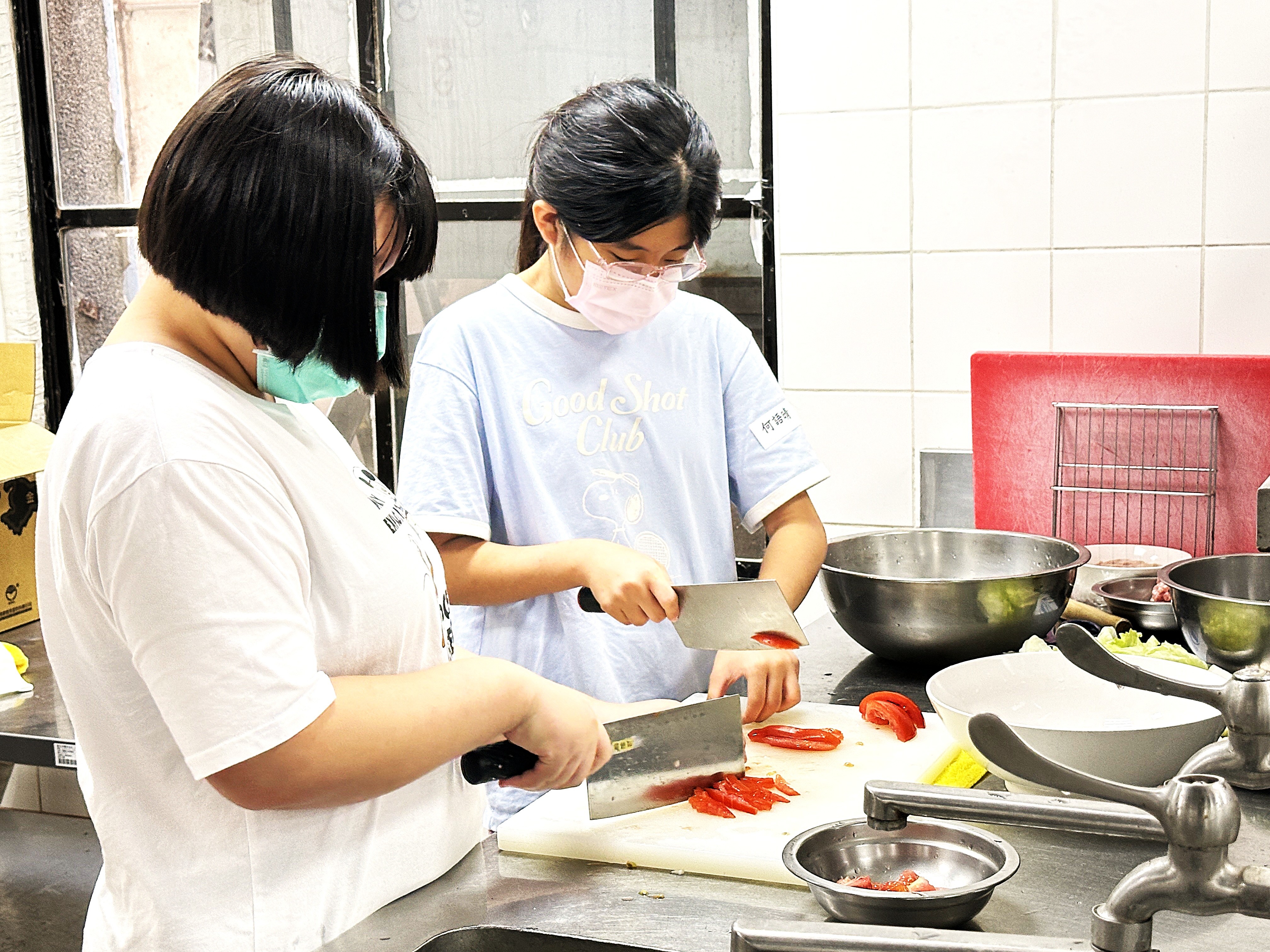 豫章工商舉辦餐旅群職探育樂營探索魔法料理