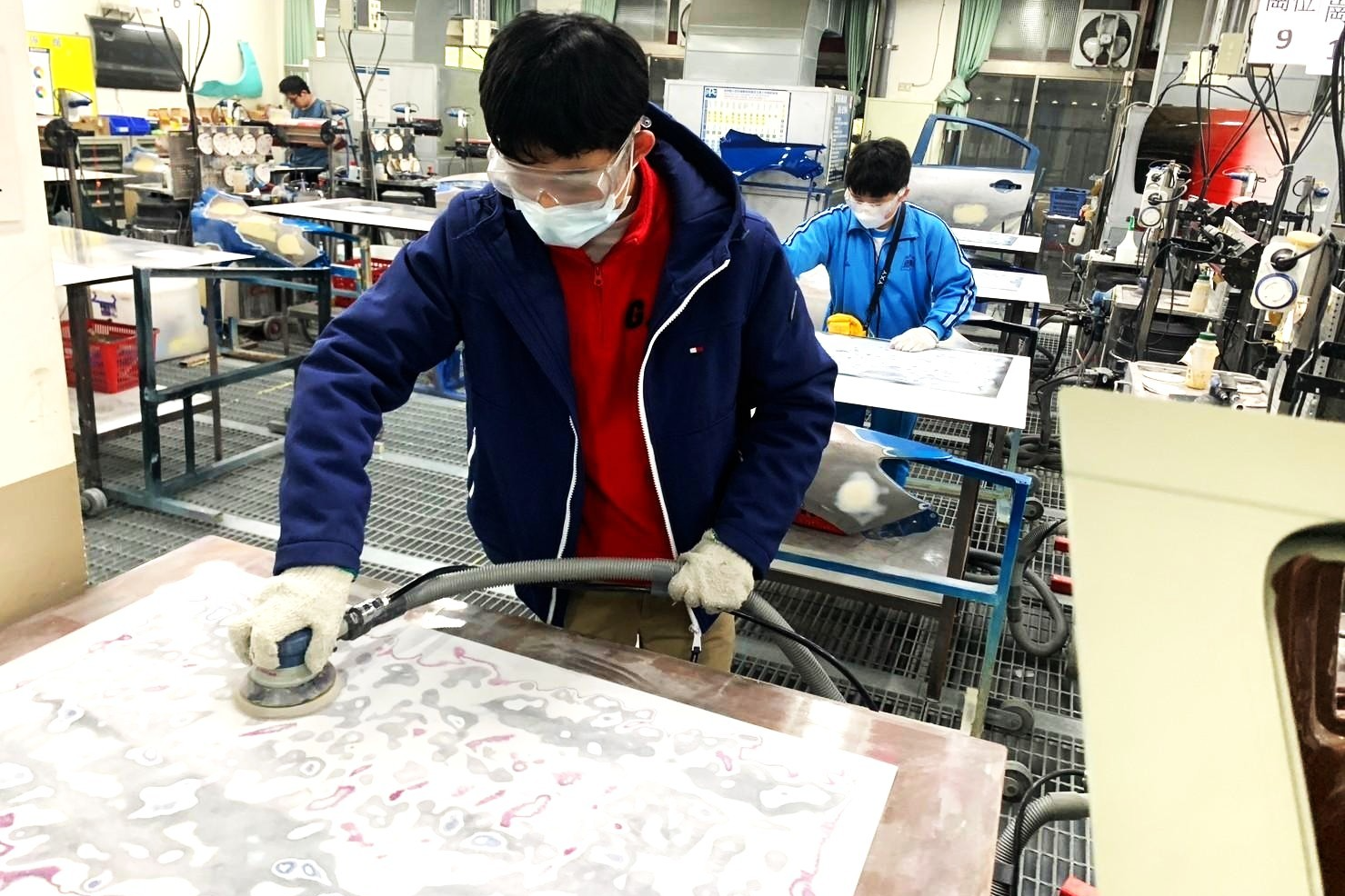 泰山高中辦理環保車保養暨車身簡單彩繪育樂營活動