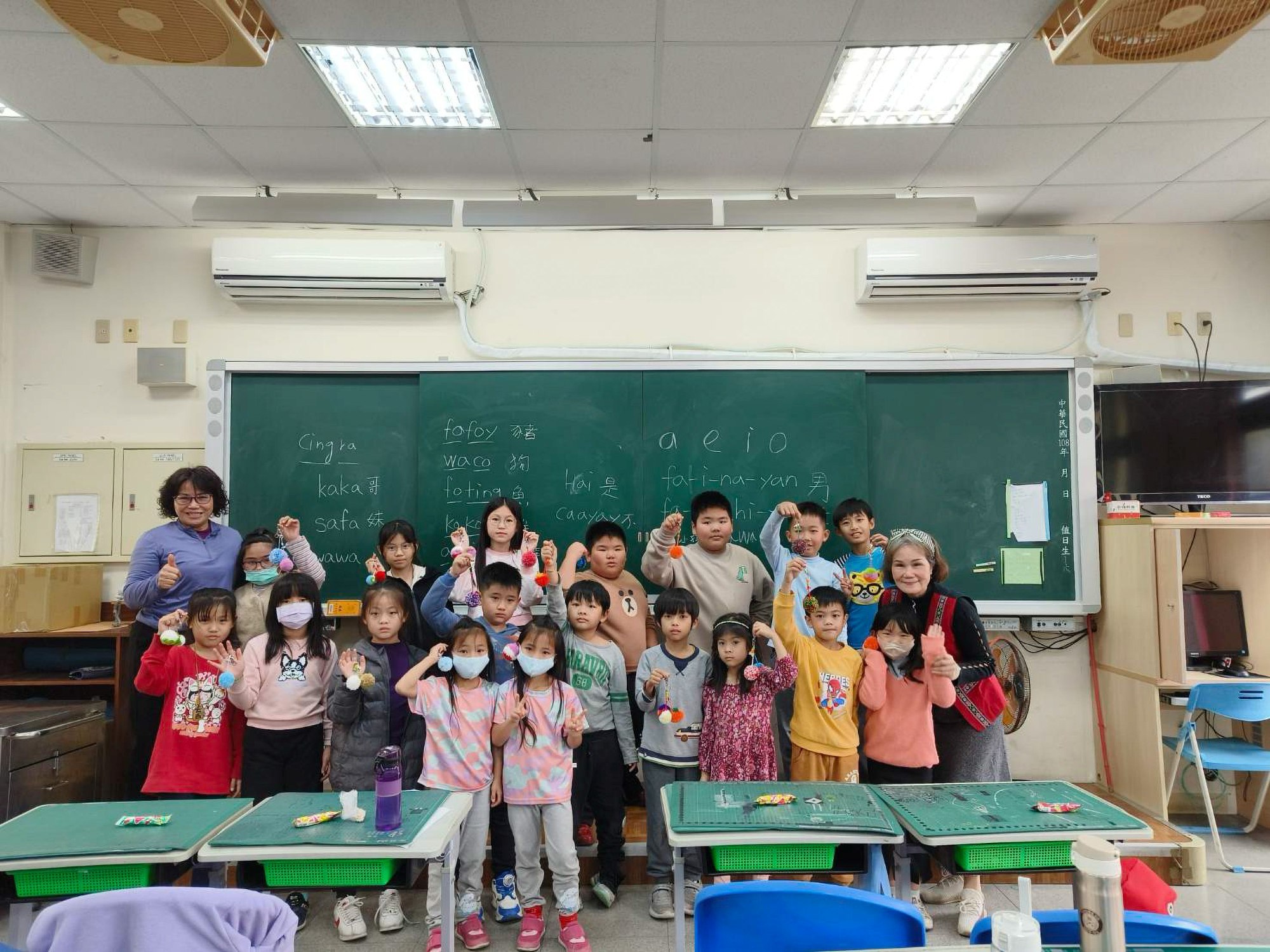 臺中市北勢國小傳統服飾DIY-毛線編織體驗