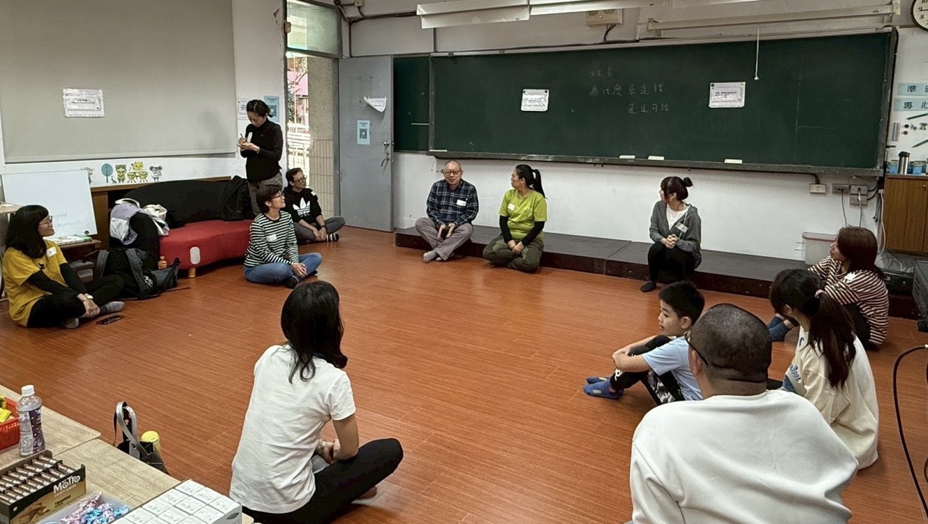 透過分享與傾聽，家長回望自己在親子教養中的情緒狀態與內在感受