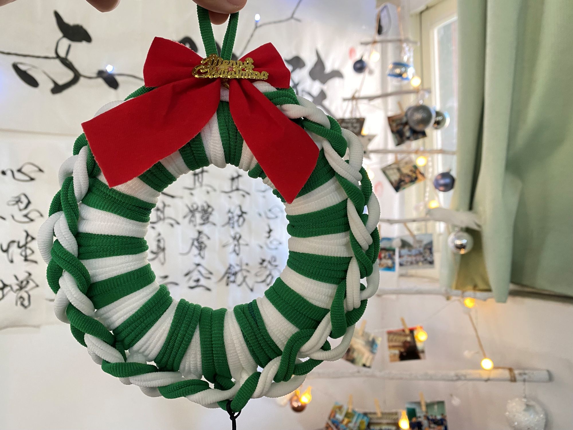 漢東小學學生準備了可以親手編織的花環與創意積木