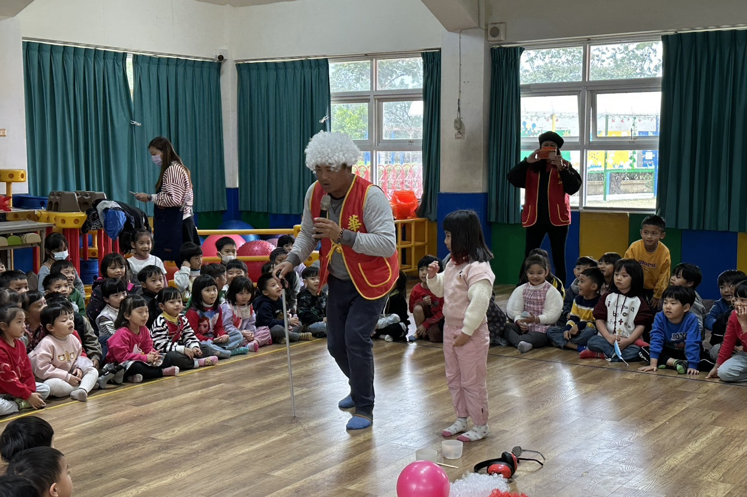 幼兒敬老模擬體驗現場照