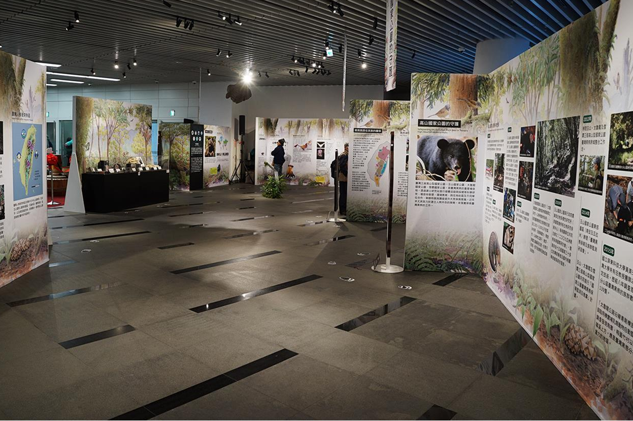 「走進有熊國─臺灣國家公園黑熊保育特展」