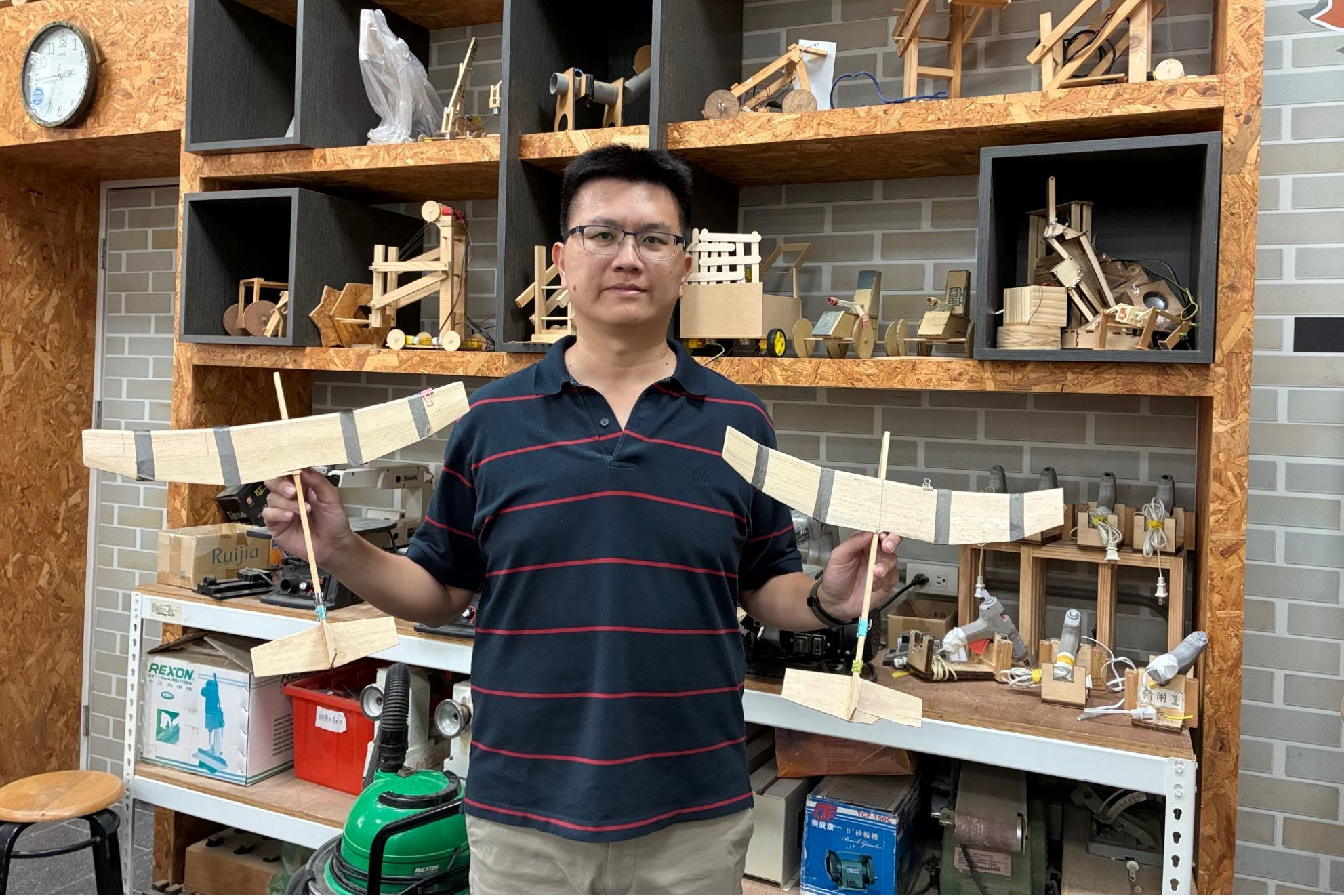 高雄市立鳳山國中教務主任方冠中