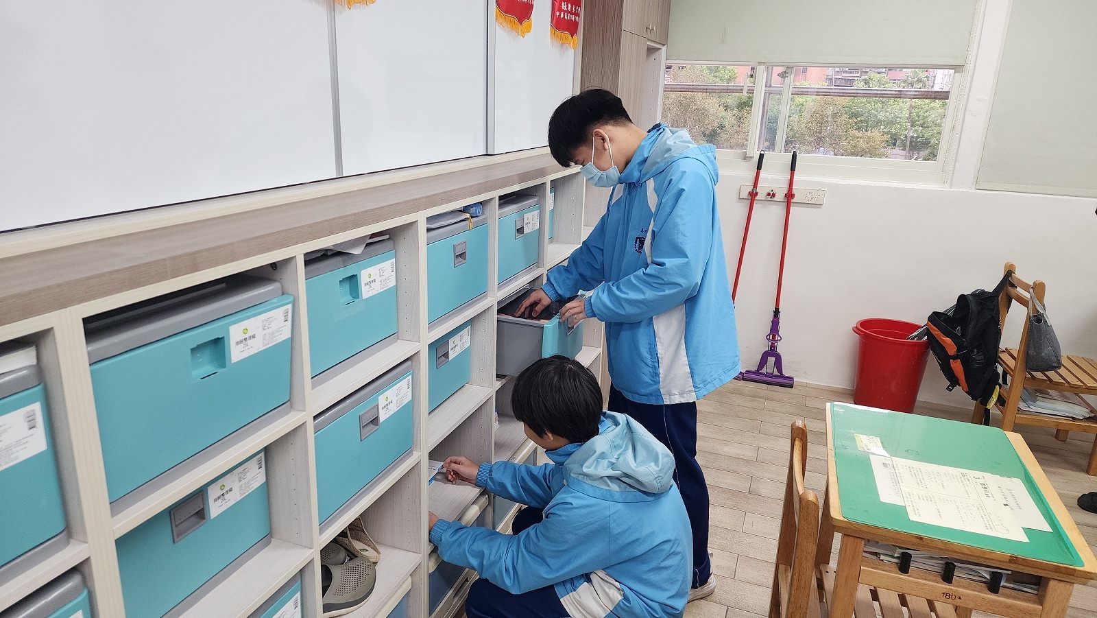 永吉國中將地板換為木紋磚