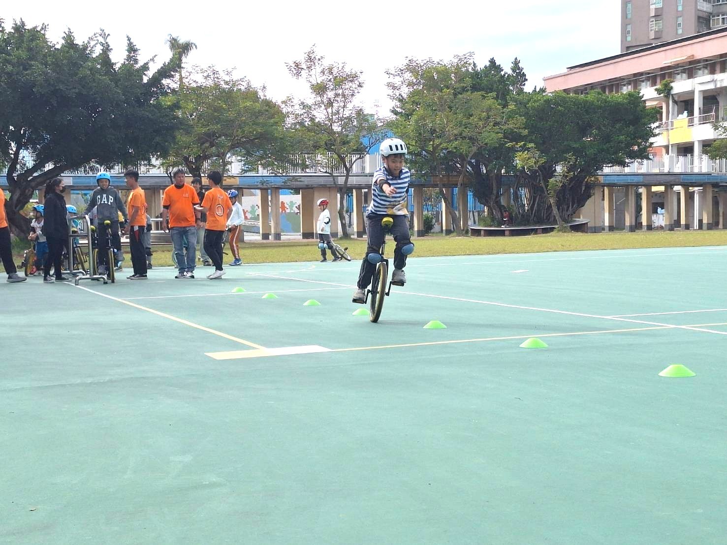 透過獨輪車訓練，學校老師明顯看見孩子在情緒管理上更加穩定