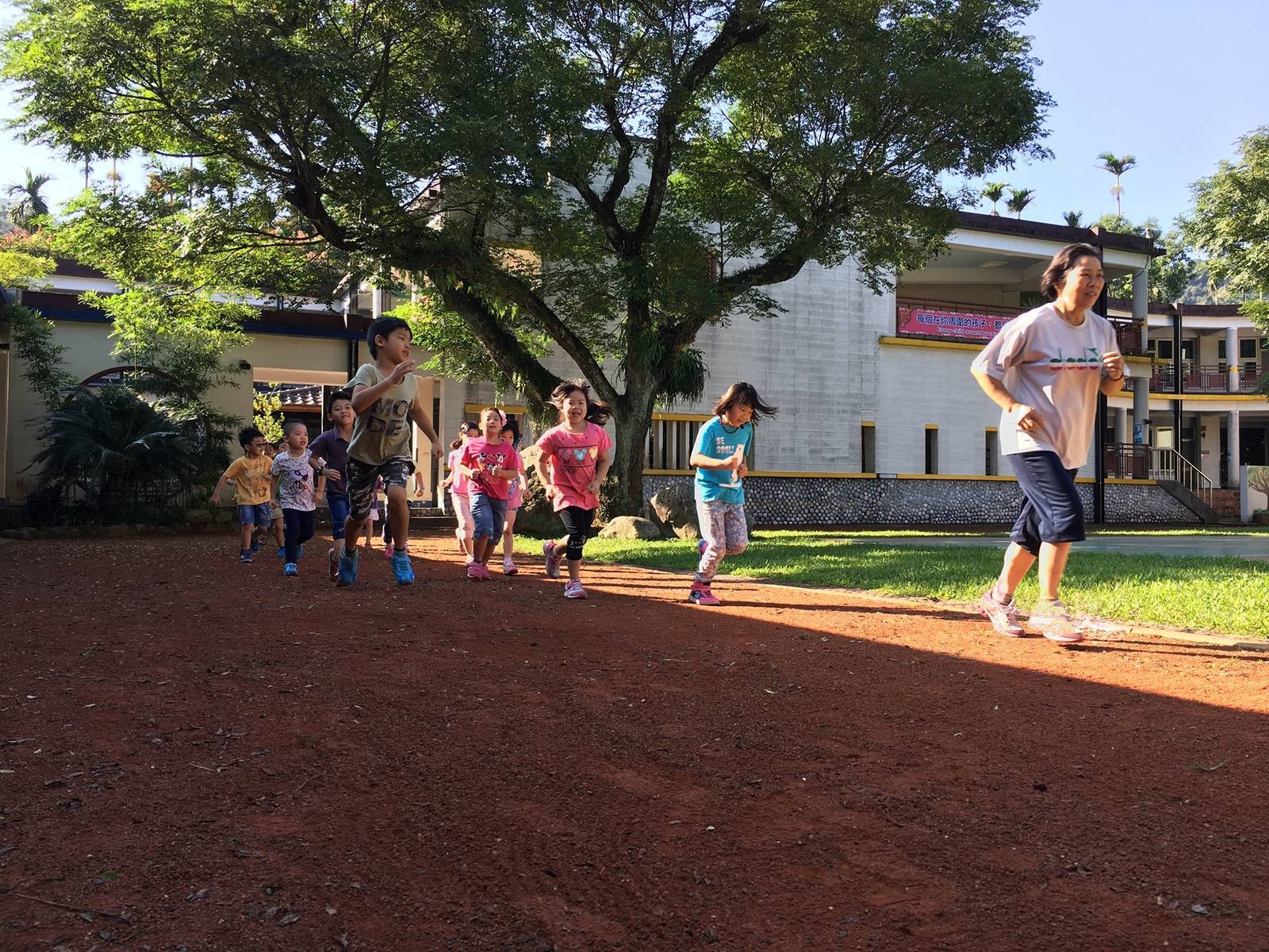 【教會，比教完更重要─專訪中坑國小劉佩雯老師、詹滿全老師、劉冠妤家長會長】