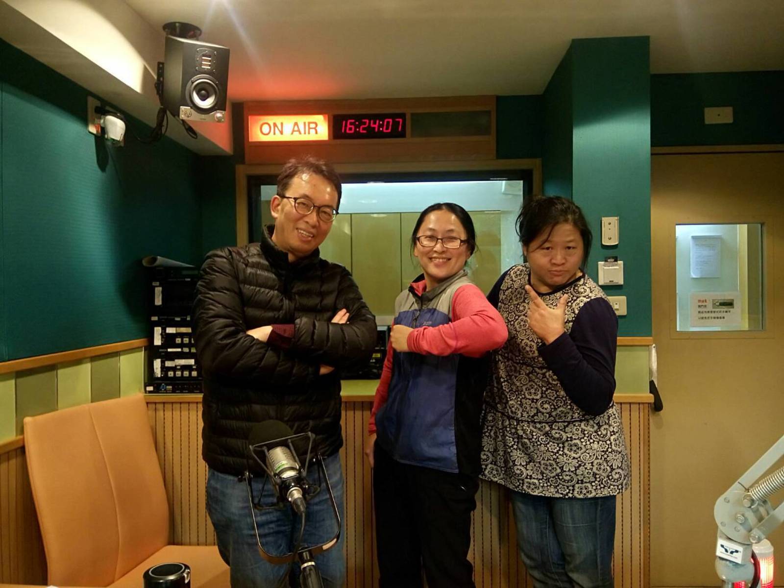 教室外的天空（訪問暖暖蛇共學團家長郭希瑜、江菁頌）