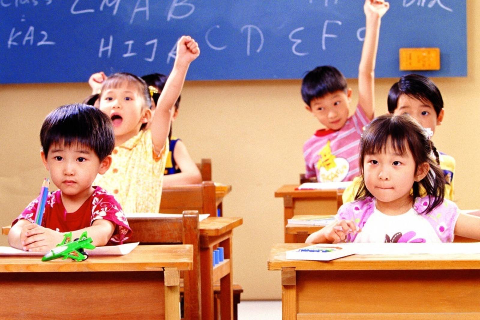 坐予正，得人疼