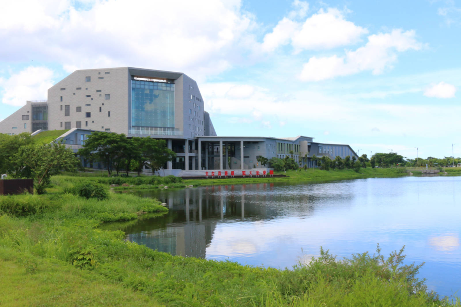 東大圖資館建築設計理念