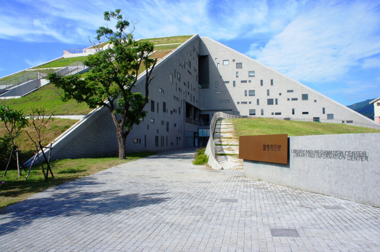 東大圖資館之服務設施