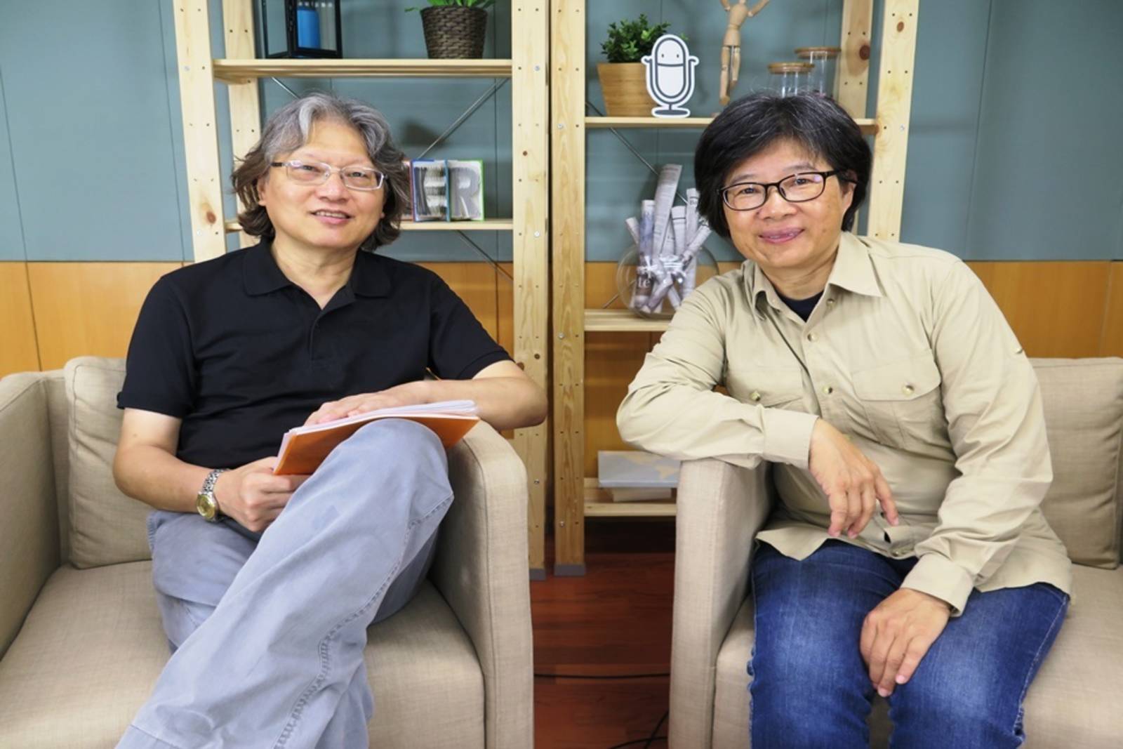 海岸行腳，看見山海的美麗與哀愁。