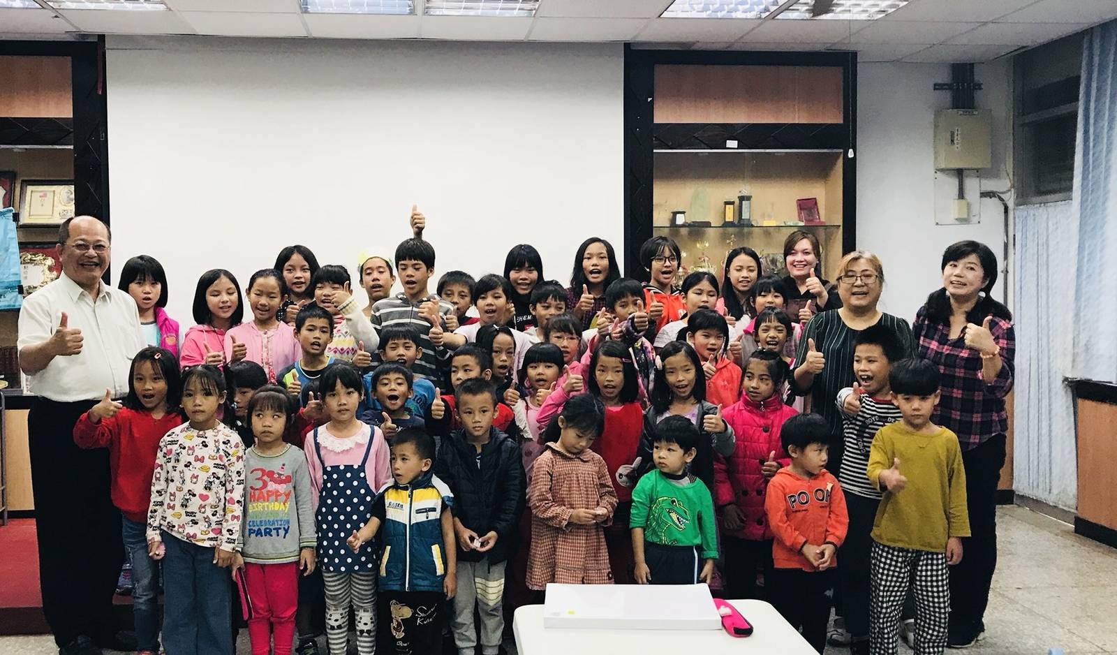 跟著NER有聲閱讀趣 帶領小朋友學習擁抱愛