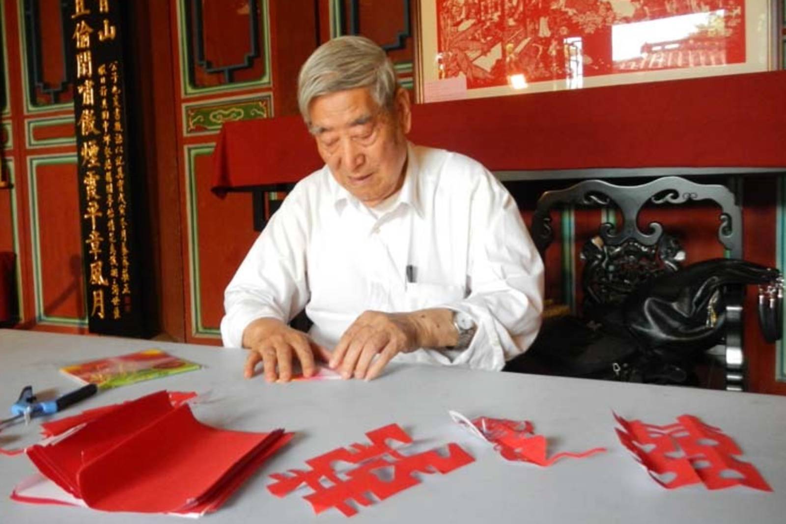 剪紙職人李煥章