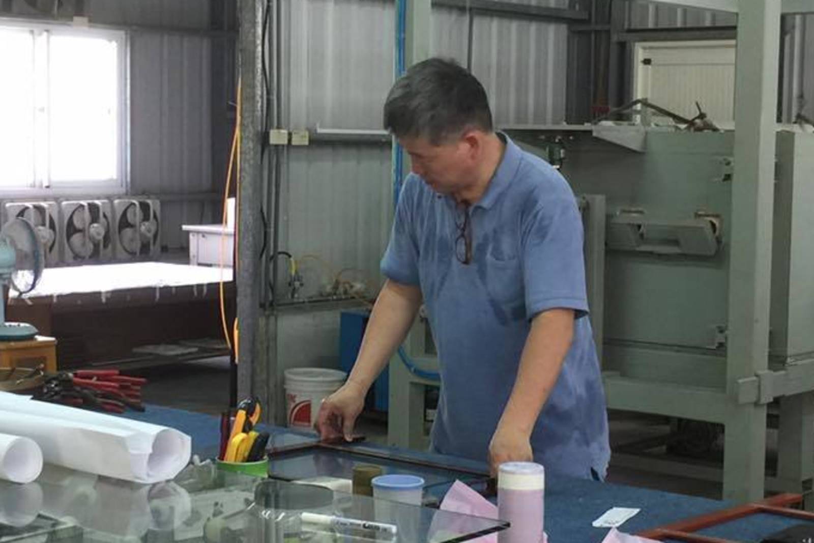 窯燒玻璃職人謝易霖