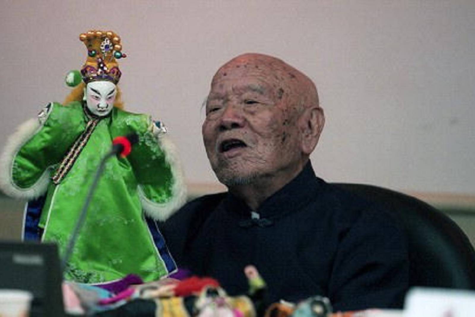 介紹臺灣經典人物~黃海岱