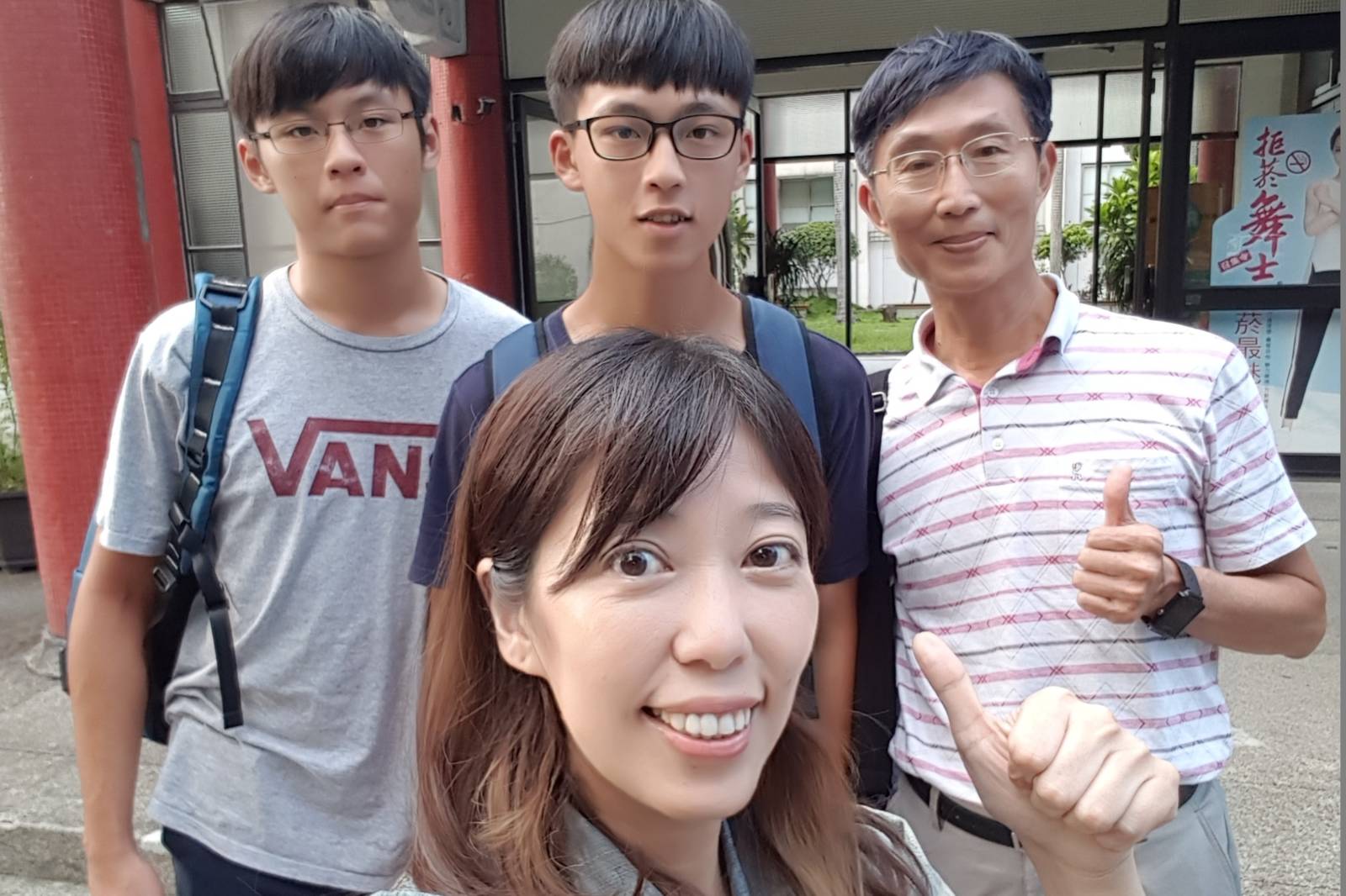 影像辨識全向移動倉儲機器人