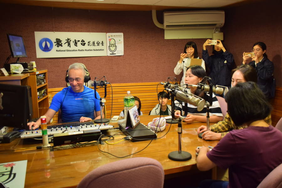 節目中揭露政治等訊息的尺度