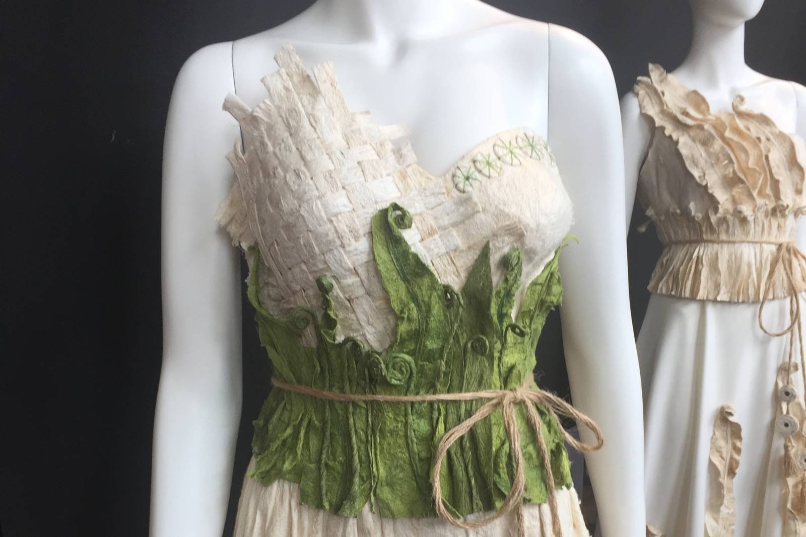 動腦巧手編織香蕉絲