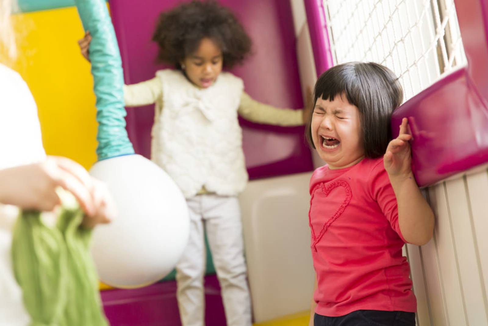 孩子上課仍常哭鬧，該堅持嗎？