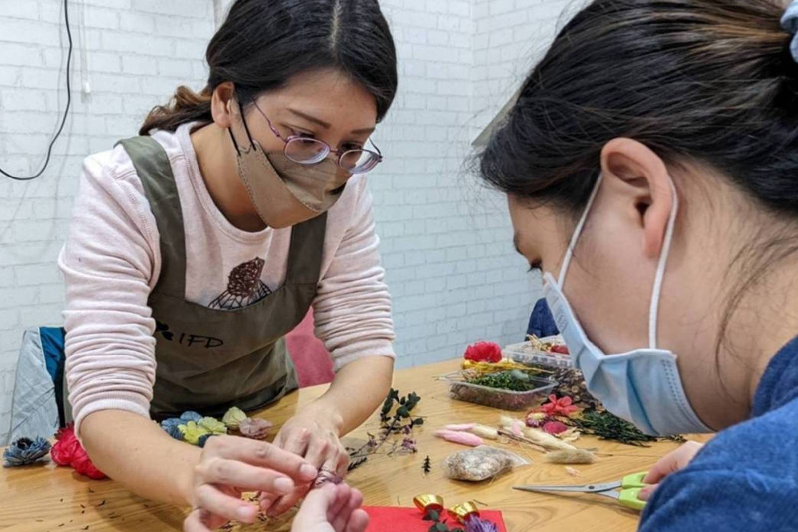 宜特陳鄯向以園藝治療陪伴學生