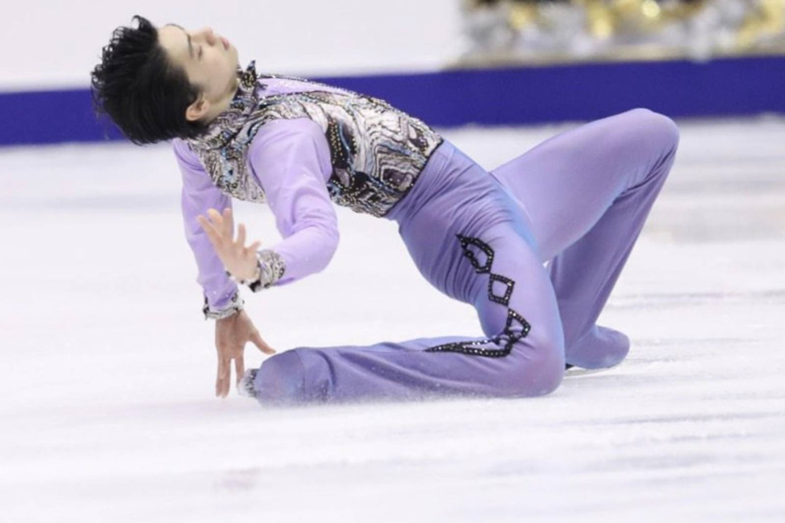 冰上王者向傳奇搖滾巨星致敬