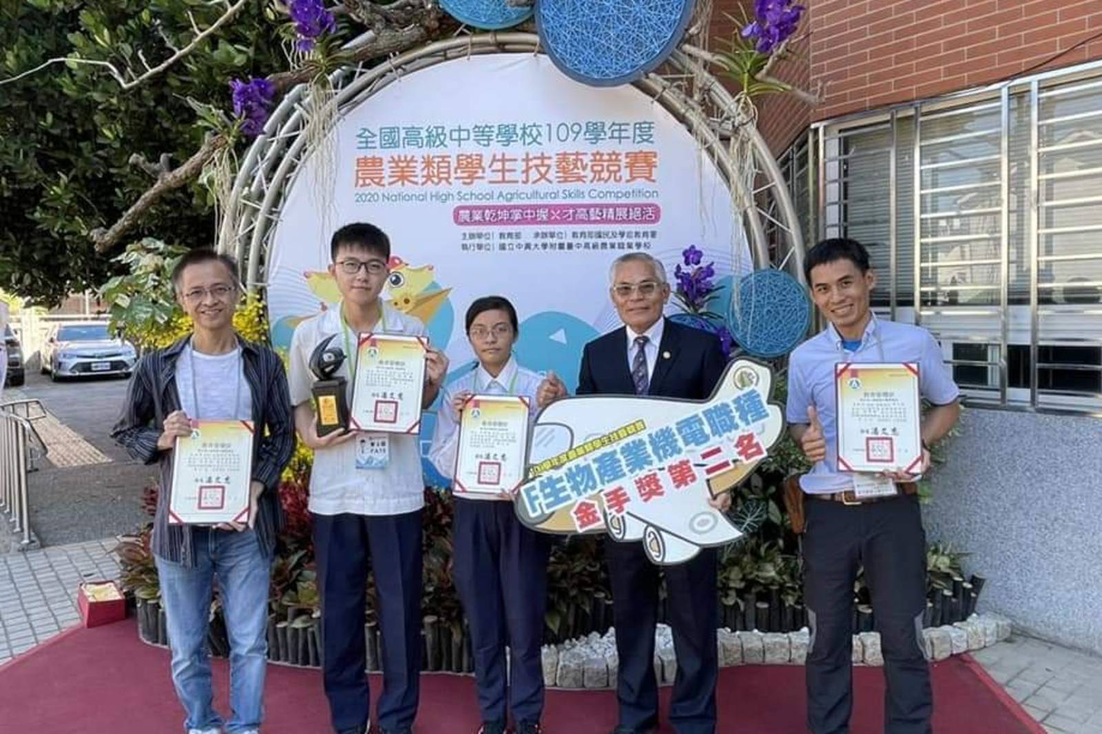 先教人再教書 終身保固的技職師