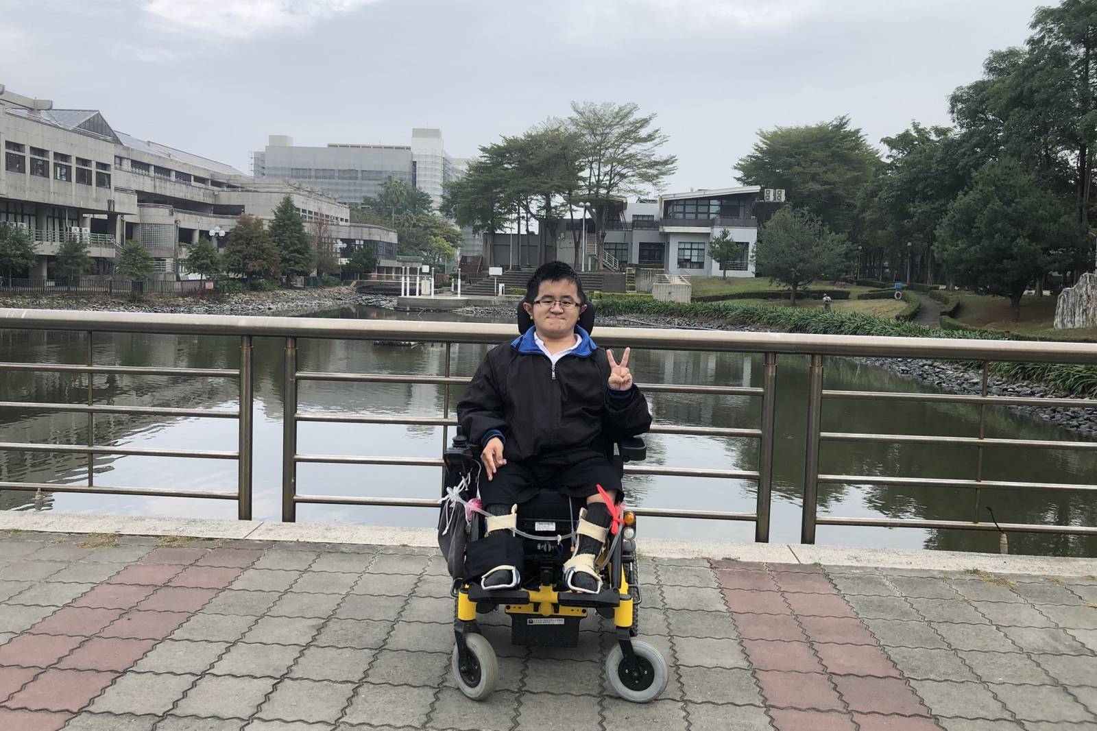 鋼鐵般意志的玻璃小巨人康文賢