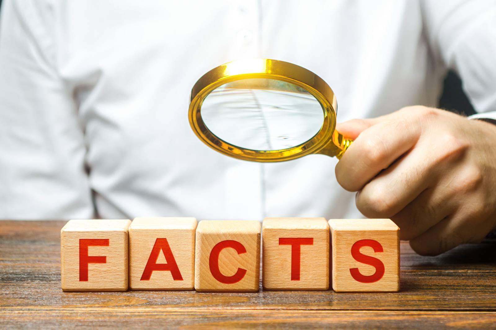 「人類基因的本能」讓人們不重視資訊正確性，只想保護屬於自己的「內團體」、打擊「外團體」？