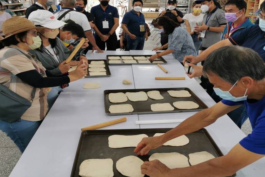 2023銀響力新聞獎 專題報導獎首獎-「阿嬤ㄟ 胖」用快樂做形狀的麵包