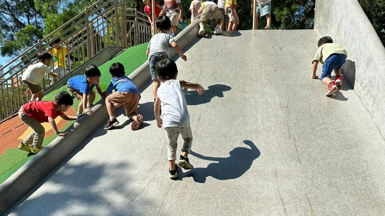 文仁非營利幼兒園有「翻牆高手 」  大小肌肉、自信練習