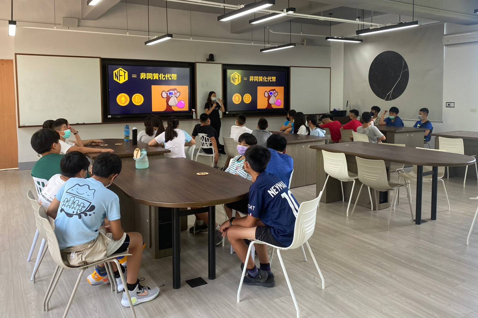 10月 未來教室新想像：先進科技設備改變教與學的流向