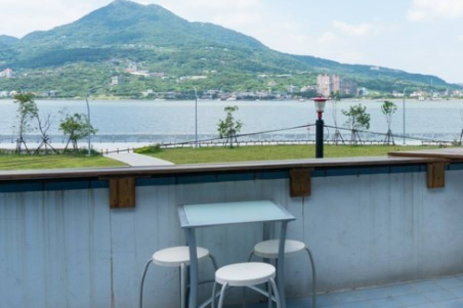 淡水無論如河書店